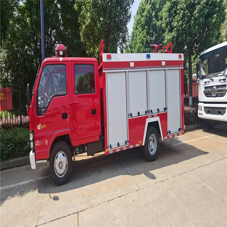 东风1吨泡沫消防车 紧凑高效的消防救援尖兵